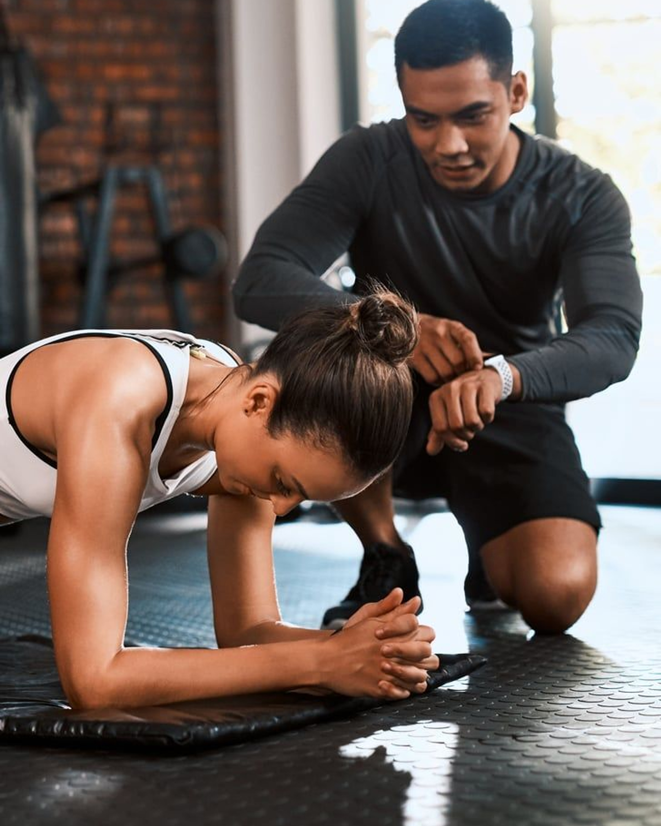 Personal trainer acompanhando treino na ANIMA